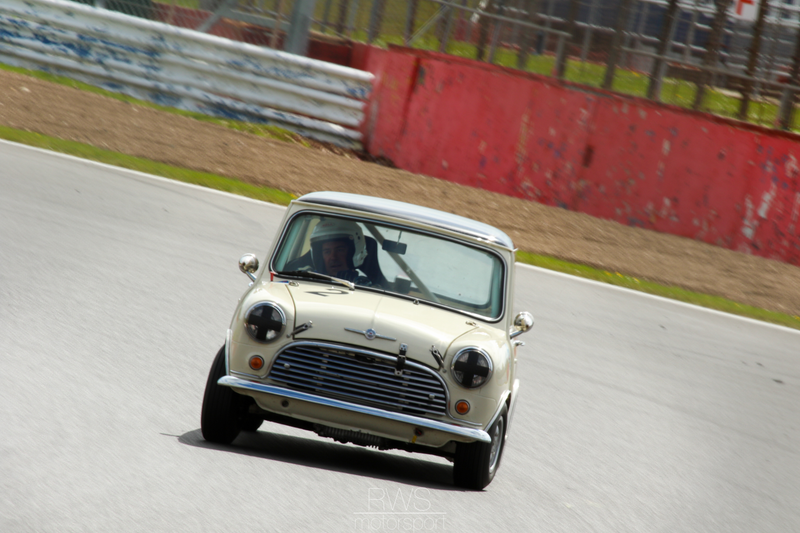 Illustration for article titled Silverstone Photodump